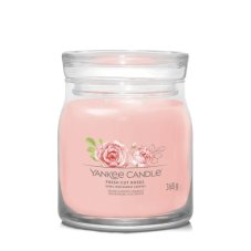 Yankee Candle Čerstvo rezané ruže Stredná vonná sviečka 368g