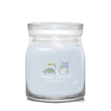 Yankee Candle Stredná vonná sviečka A Calm &amp; Quiet Place 368g